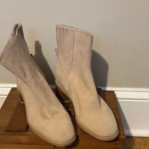 NWT Dolce Vita Tan Ankle Boots